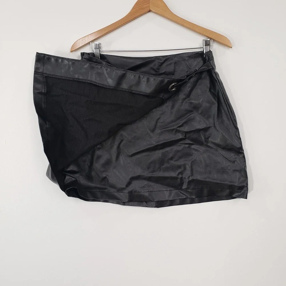 Blue Rain Francescas Mini Skirt Womens Large Black Faux Leather‎ Wrap Asymmetric